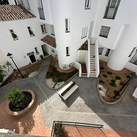 With Garden & Pool - Next To Golf Course *
