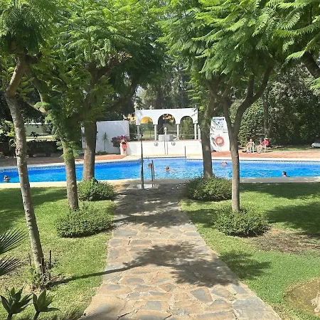 With Garden & Pool - Next To Golf Course *